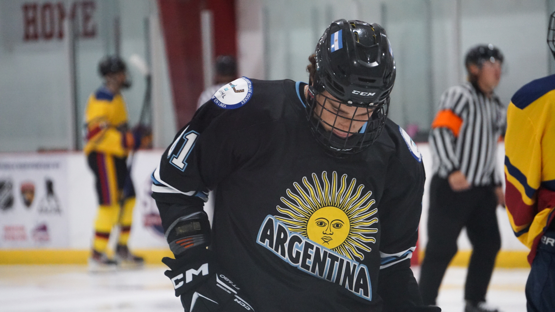 Argentina captain raising the AMERIGOL Latam Cup